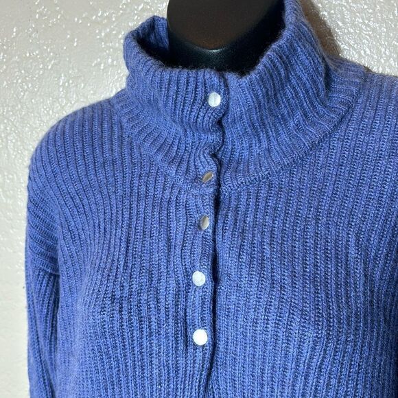 Johnstons of Elgin 100% cashmere made in Scotland blue ribbed knit button front - Picture 2 of 6